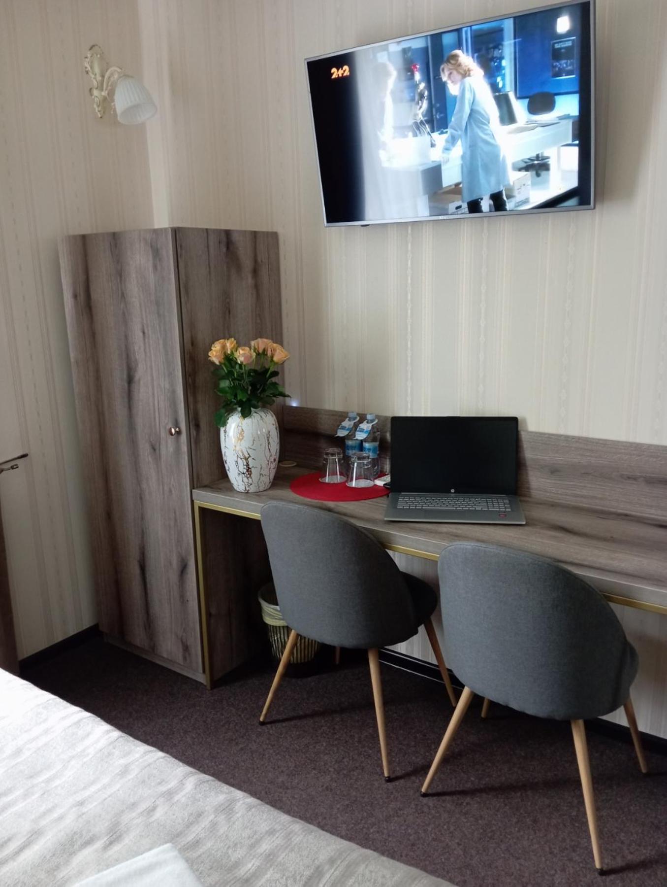 Hotel Шляпа à Dnipro Extérieur photo