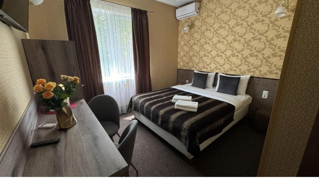 Hotel Шляпа à Dnipro Extérieur photo