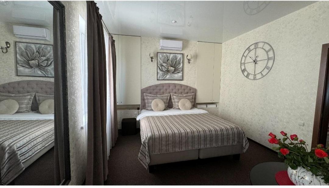 Hotel Шляпа à Dnipro Extérieur photo