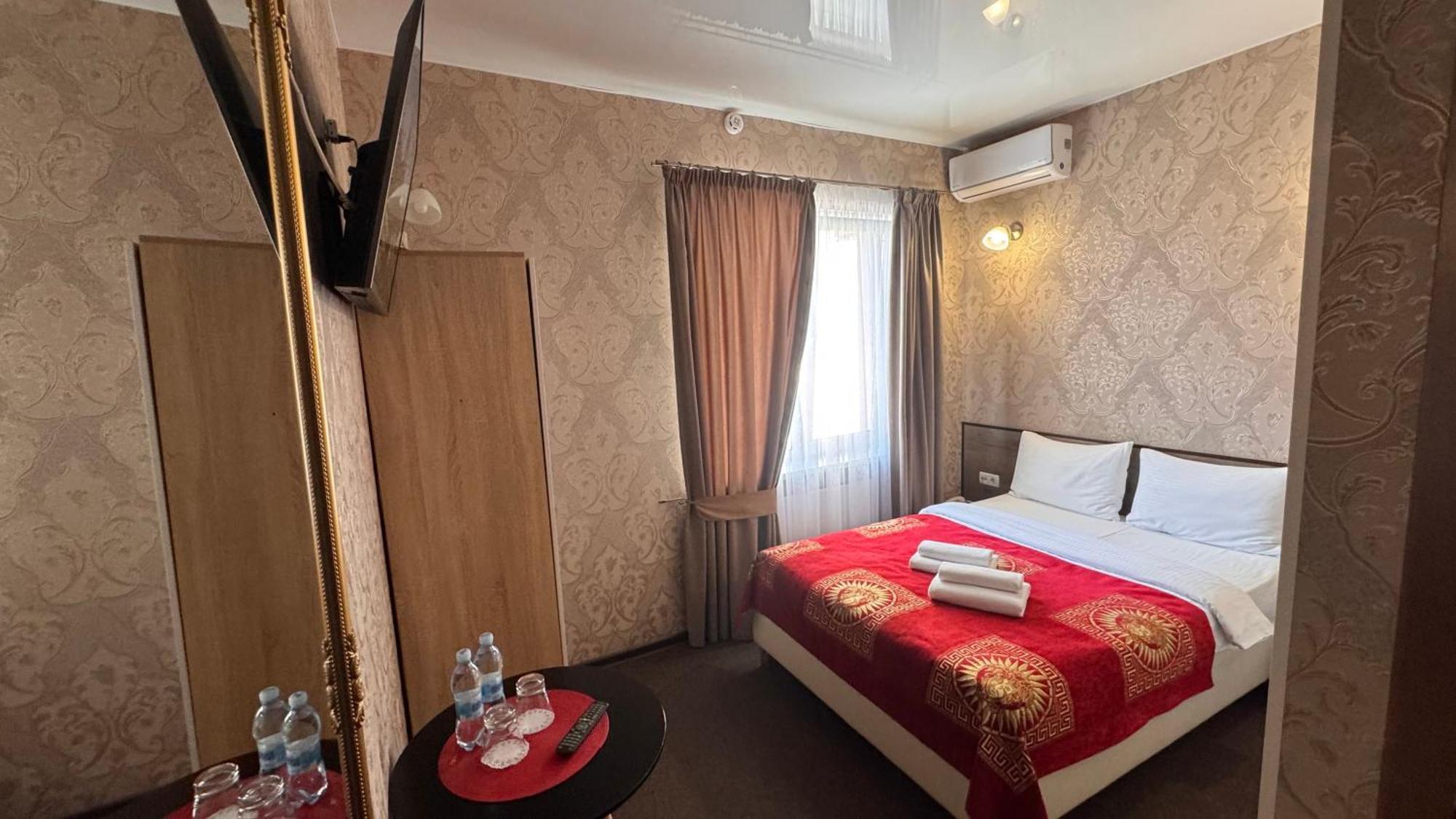 Hotel Шляпа à Dnipro Extérieur photo