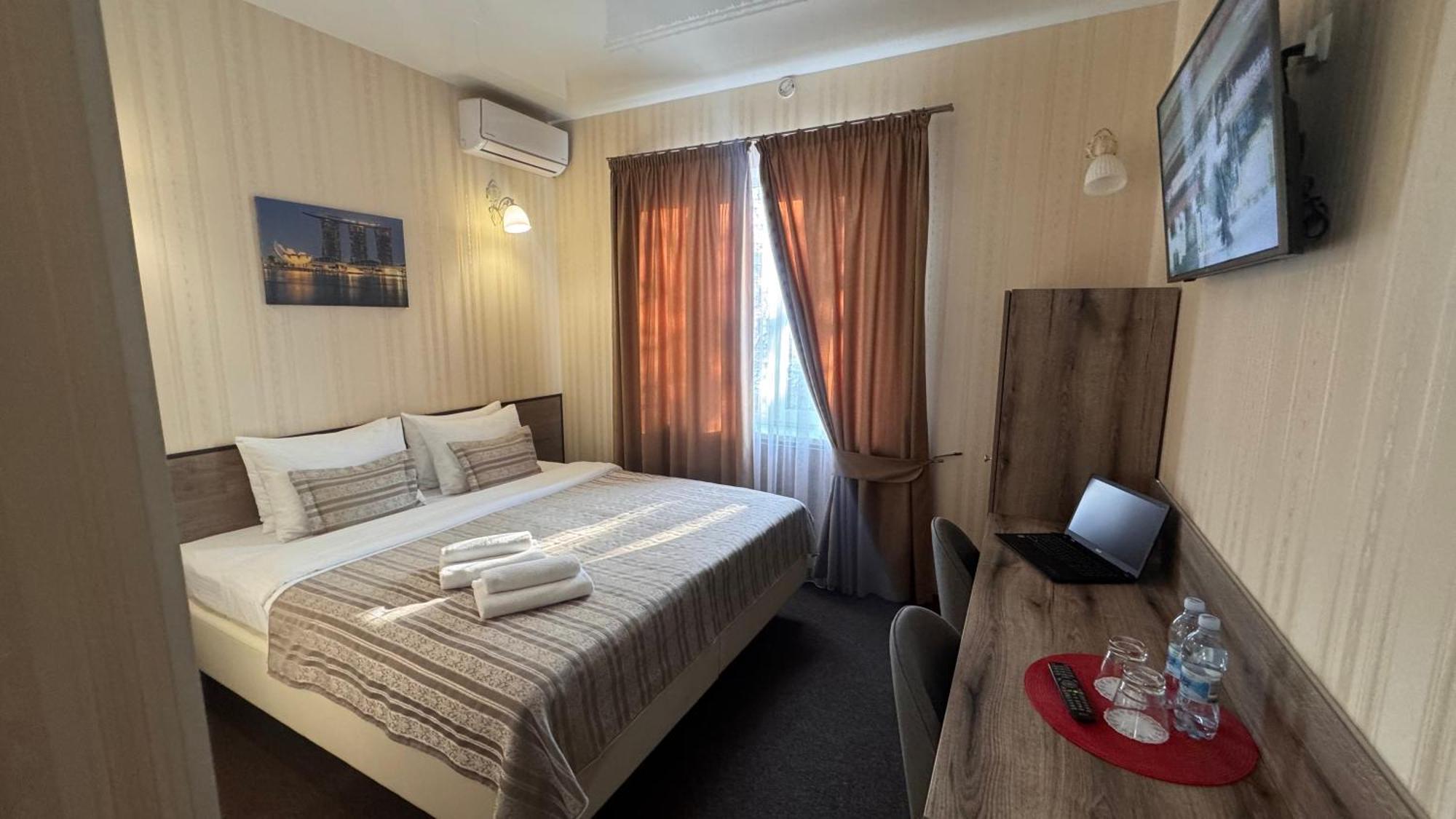 Hotel Шляпа à Dnipro Extérieur photo