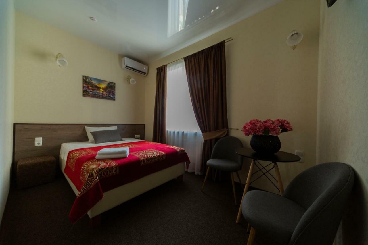 Hotel Шляпа à Dnipro Extérieur photo