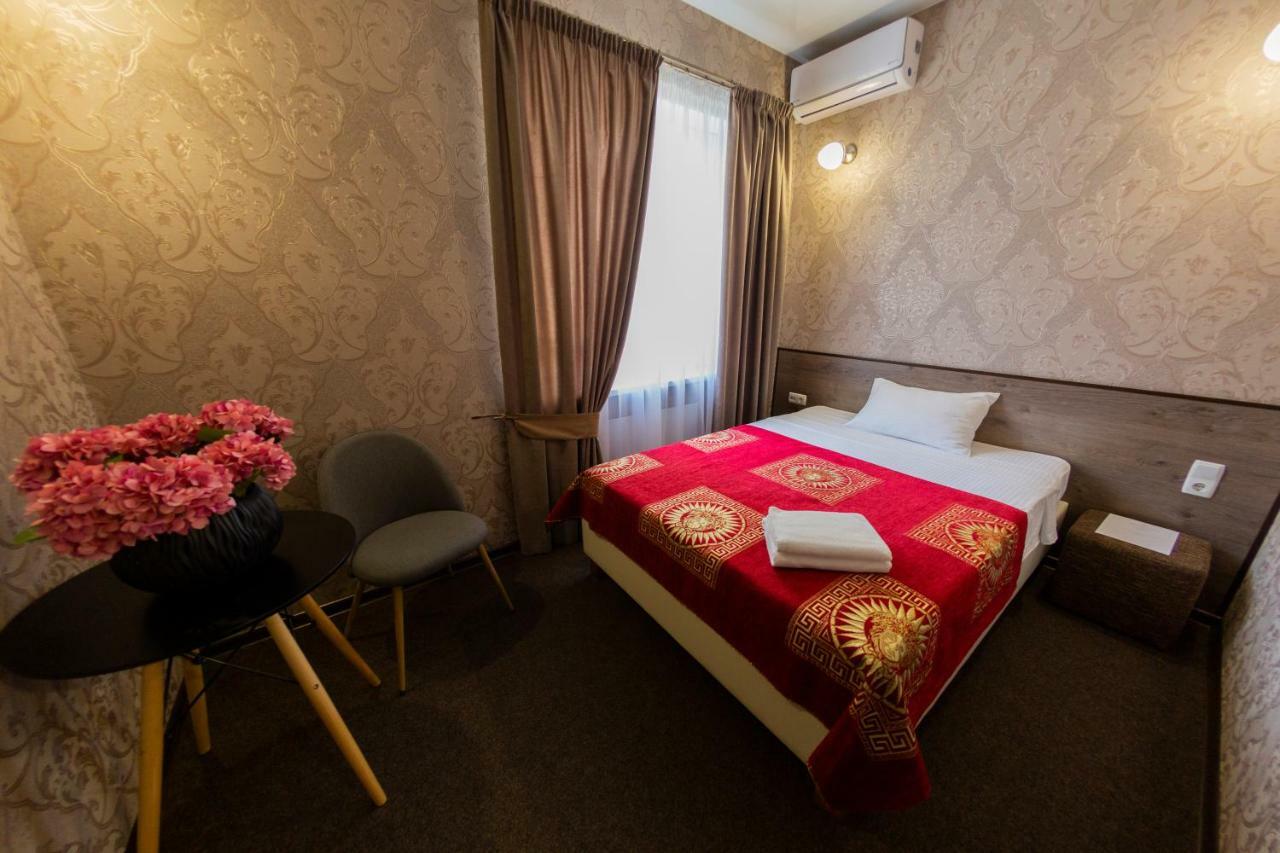 Hotel Шляпа à Dnipro Extérieur photo