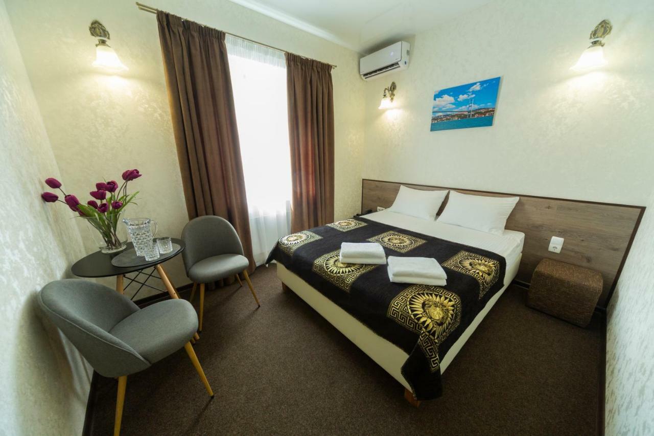 Hotel Шляпа à Dnipro Extérieur photo