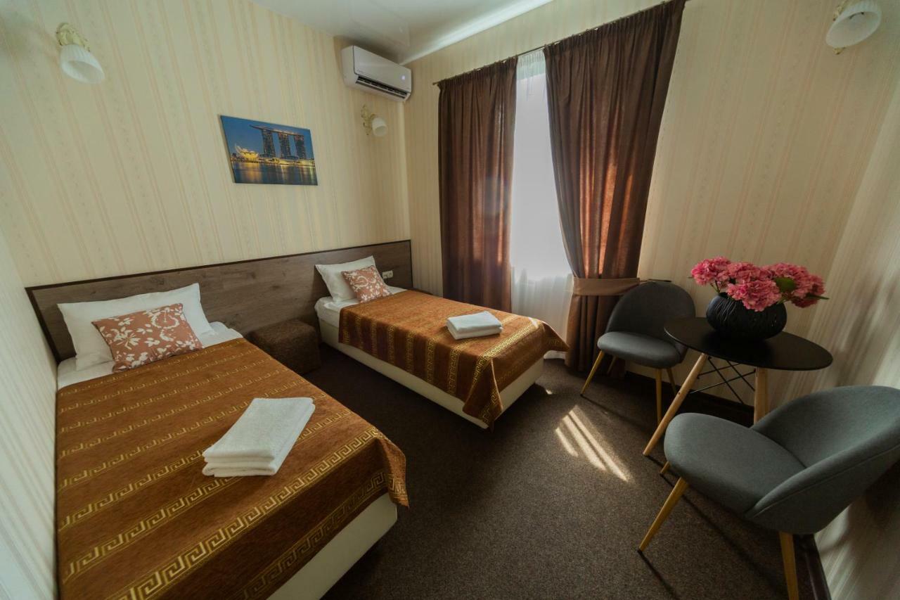 Hotel Шляпа à Dnipro Extérieur photo